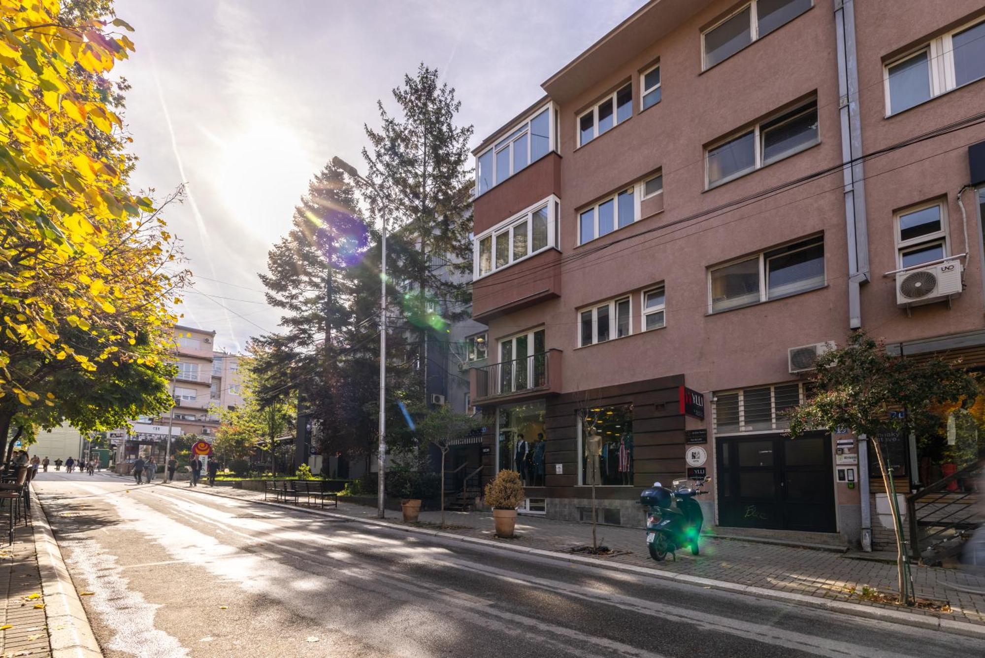 Sunny & Bright Central Pristina Exterior photo